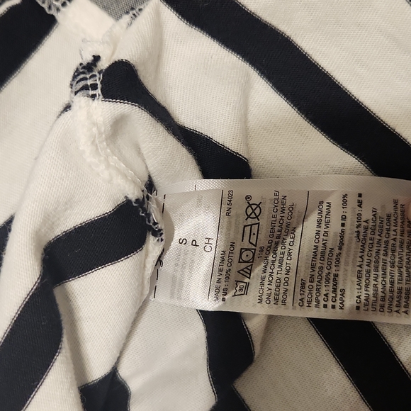 Old navy stripped tee - Picture 4 of 4